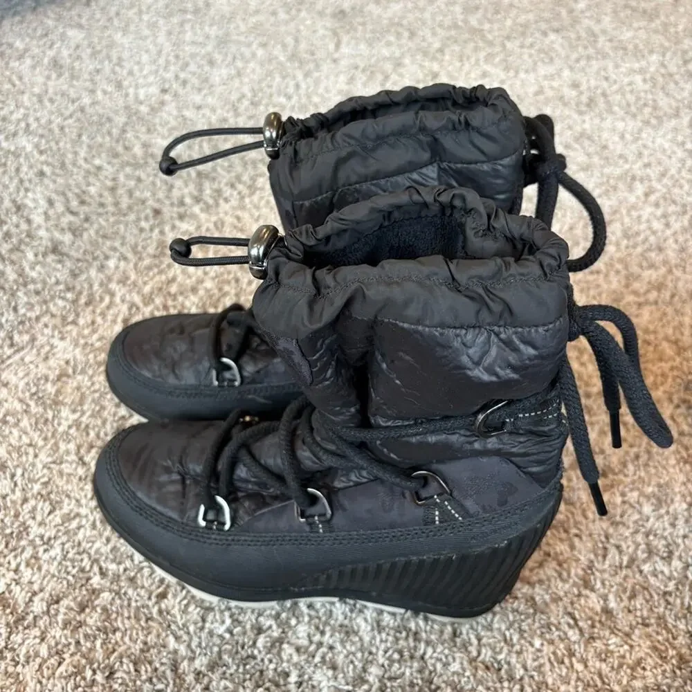 Sorel Women's Kinetic Wedge Winter Snow Boots in Black Size 8